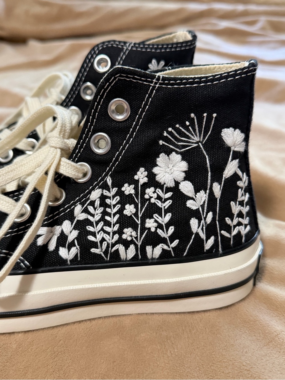New Converse Kids' Black High Top Sneakers White Floral Embroidery Size 3 - Picture 2 of 6